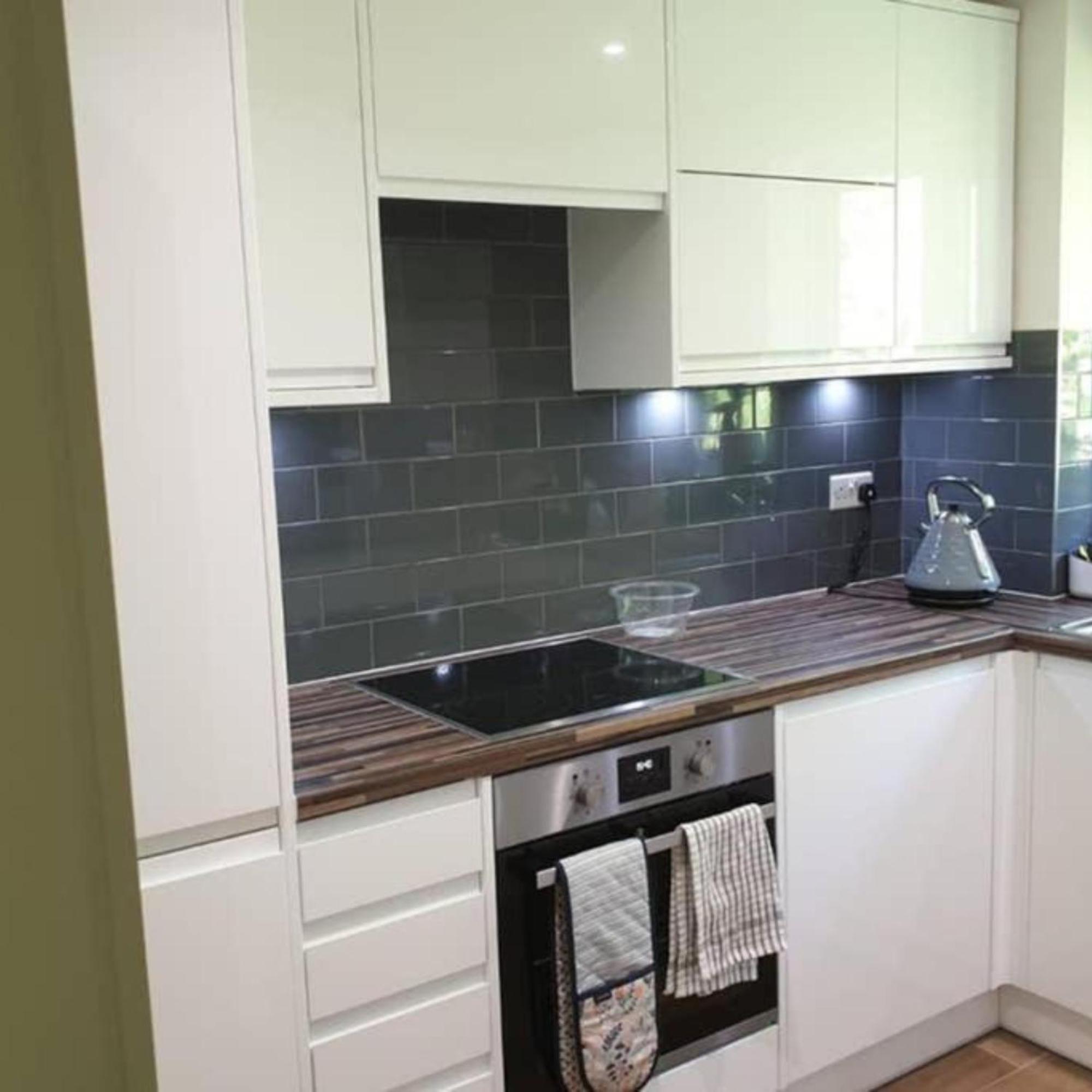 2-Bed Sleeps 4 Comfy For Contractors With Free Parking In Crawley Near Gatwick Manor Royal Refurbished Crawley (West Sussex) Exterior foto