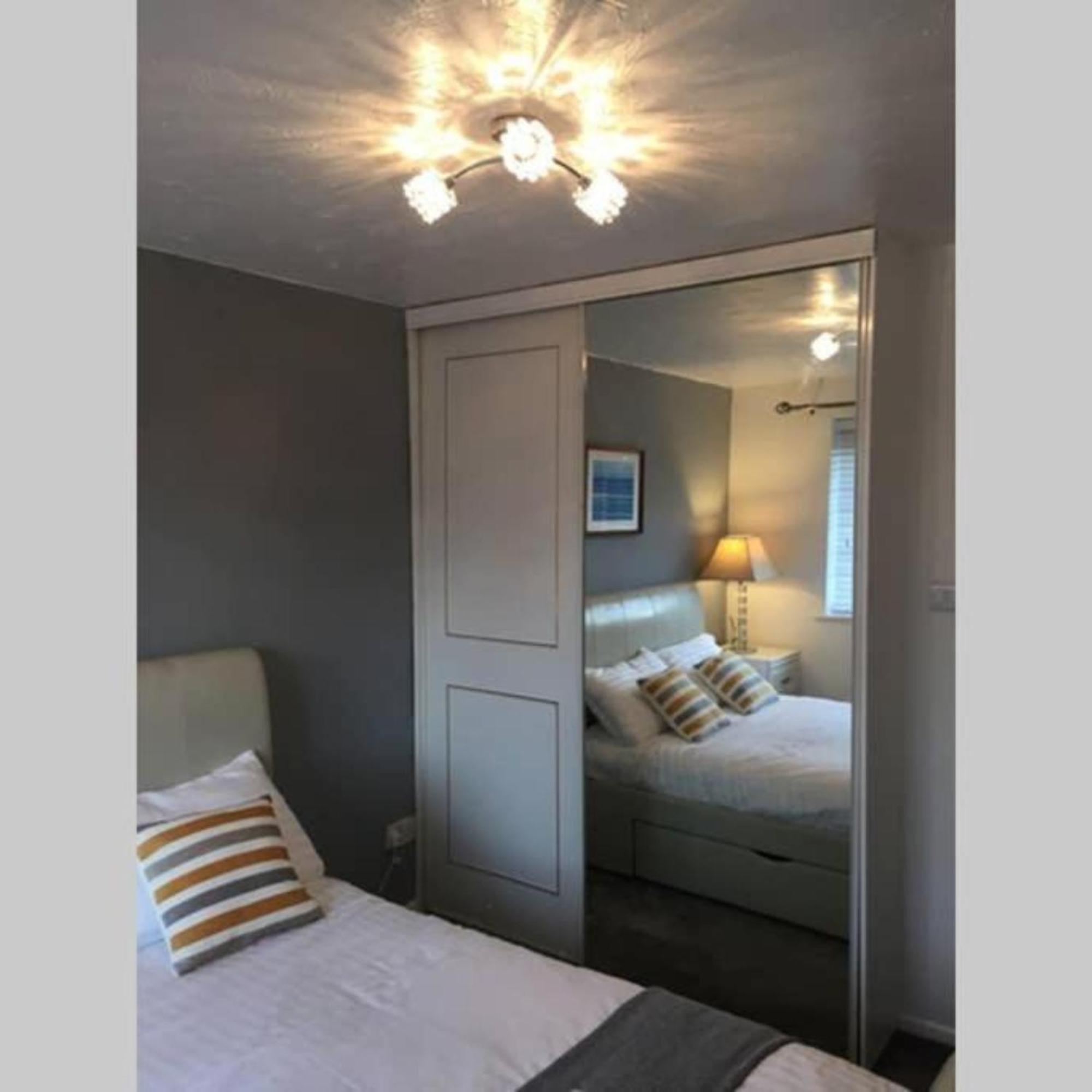 2-Bed Sleeps 4 Comfy For Contractors With Free Parking In Crawley Near Gatwick Manor Royal Refurbished Crawley (West Sussex) Exterior foto
