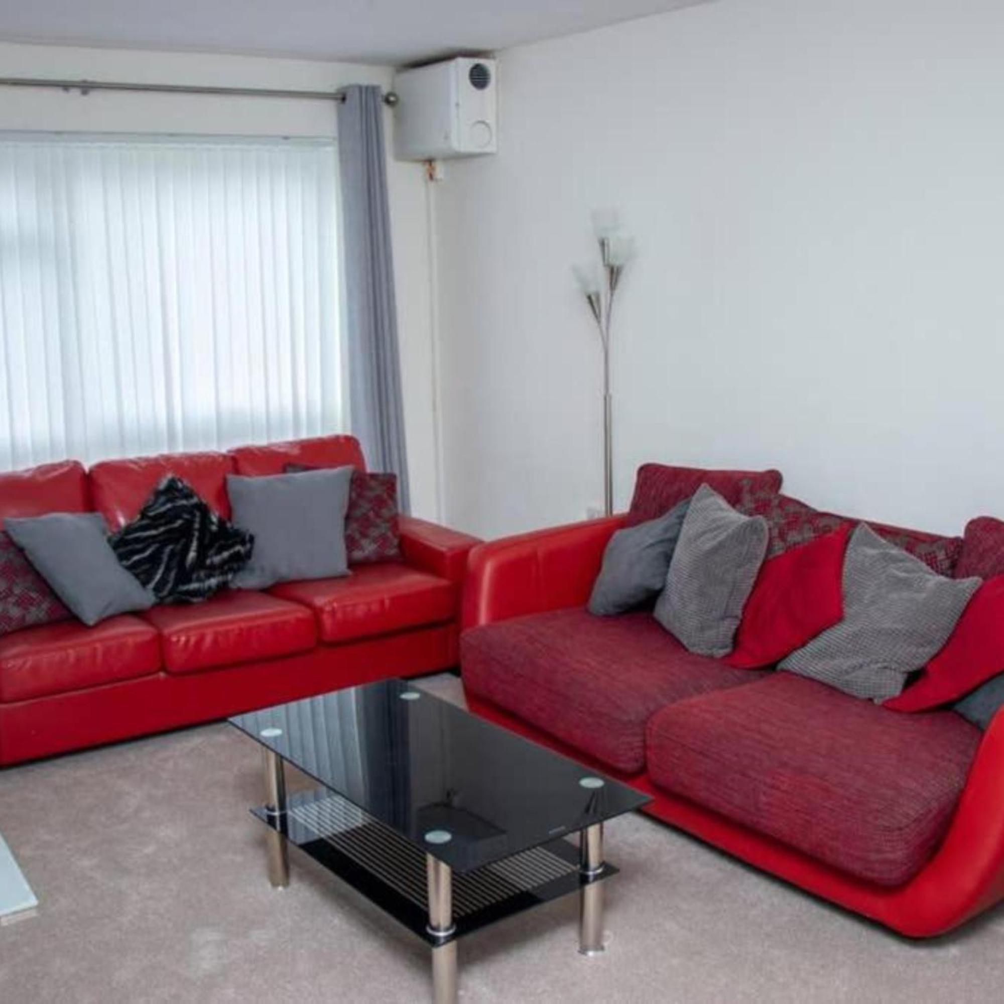 2-Bed Sleeps 4 Comfy For Contractors With Free Parking In Crawley Near Gatwick Manor Royal Refurbished Crawley (West Sussex) Exterior foto