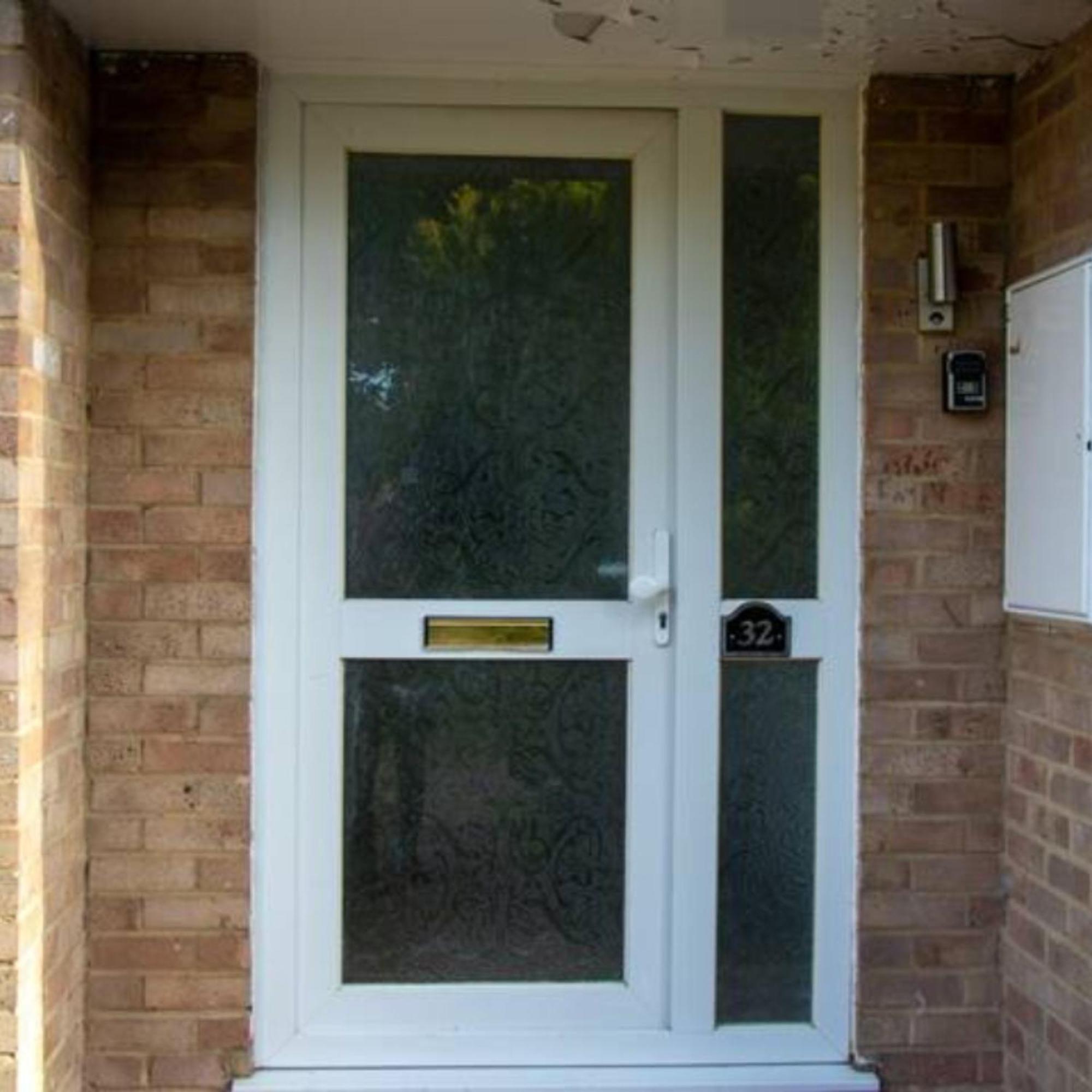 2-Bed Sleeps 4 Comfy For Contractors With Free Parking In Crawley Near Gatwick Manor Royal Refurbished Crawley (West Sussex) Exterior foto